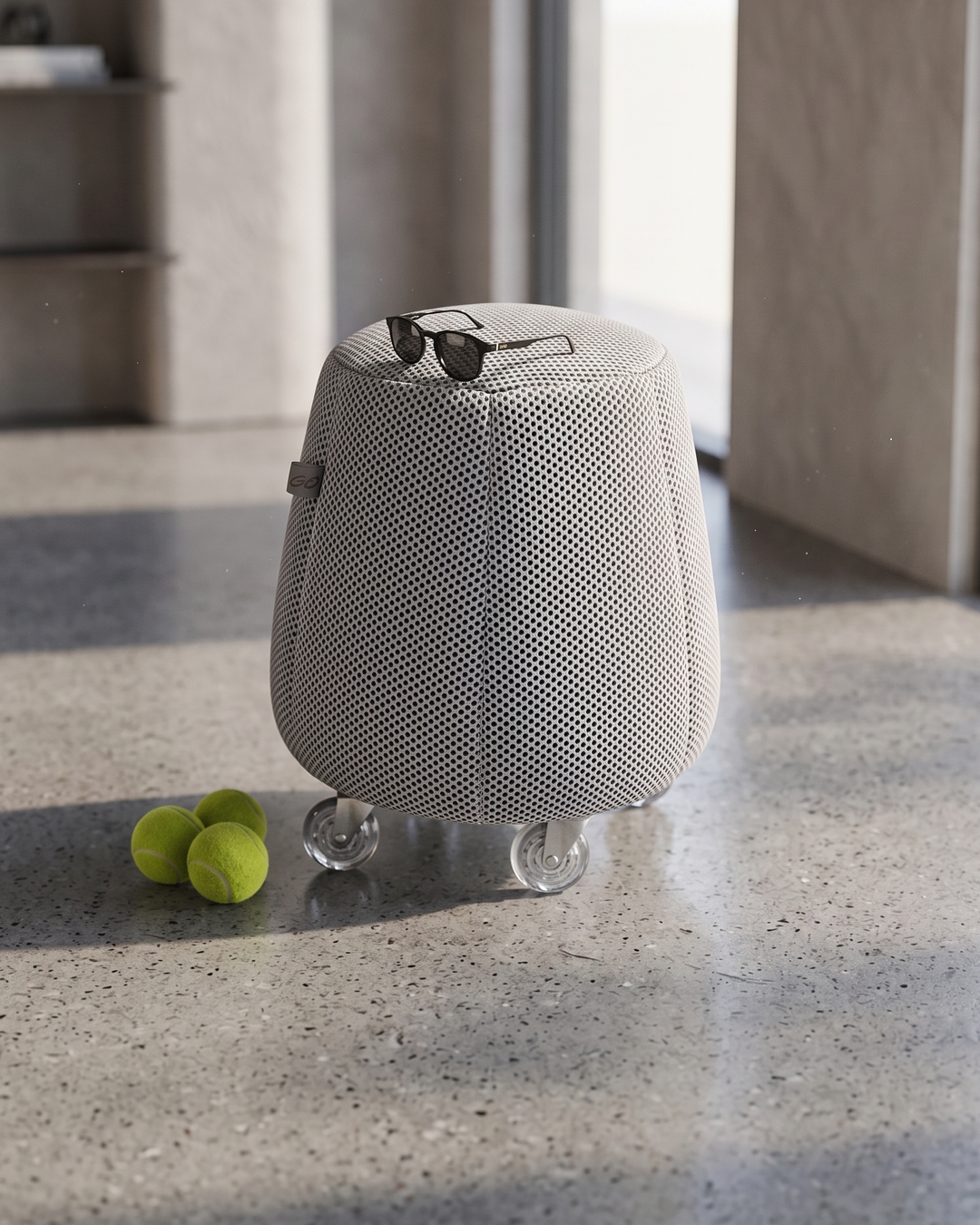 Tabouret ergonomique en résille épaisse - Blanc sur fond noir